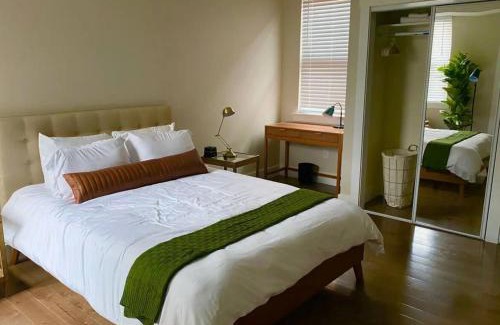 Old West Broad Neighborhood Apartamento | Downtown, contemporary, 2 bedroom, Roof Terrace! 4B