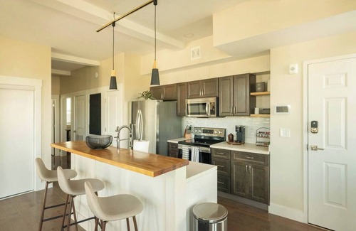Old West Broad Neighborhood Apartamento | Downtown, contemporary, 2 bedroom, Roof Terrace! 2A