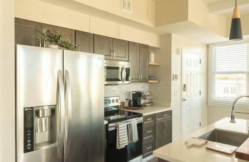 Old West Broad Neighborhood Apartamento | Downtown, contemporary, 2 bedroom, Roof Terrace! 2A