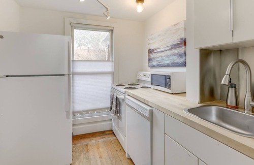 Glenwood Springs Cabaña | Downtown Cottage w/ Patio: Next to Colorado River!