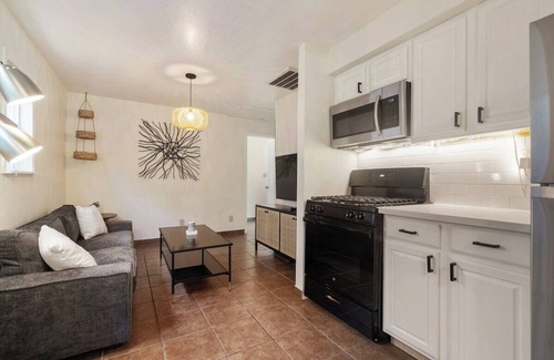 Grant Hill Casa | Downtown Cottage blocks from Petco Park!
