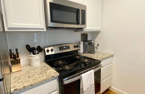 Brenham Cabaña | Downtown Cottage by the Creek
