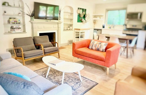 Old Bend Casa | Downtown cottage with hot tub and fenced yard