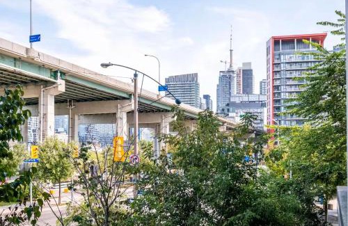 CityPlace Apartamento | Downtown Cozy 1BR Condo- Steps from Lake & King street