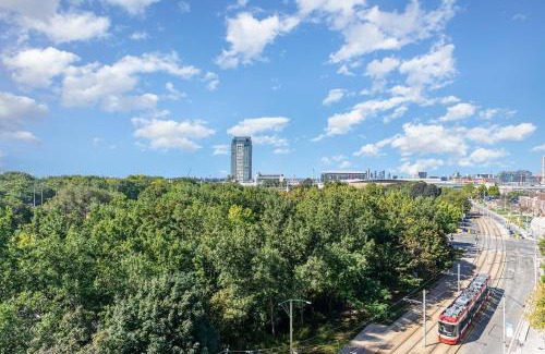 CityPlace Apartamento | Downtown Cozy 1BR Condo- Steps from Lake & King street