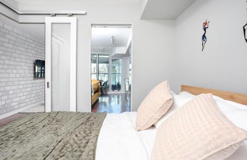 CityPlace Apartamento | Downtown Cozy 1BR Condo- Steps from Lake & King street