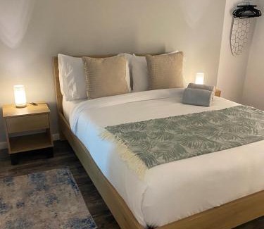 CityPlace Apartamento | Downtown Cozy 1BR Condo- Steps from Lake & King street