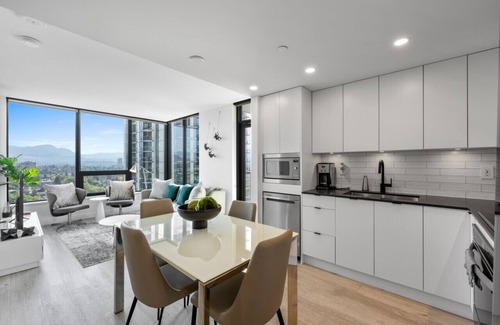 Downtown Kelowna Apartamento | Downtown Delight: Chic 2-Bed Apartment in Kelowna's Heart