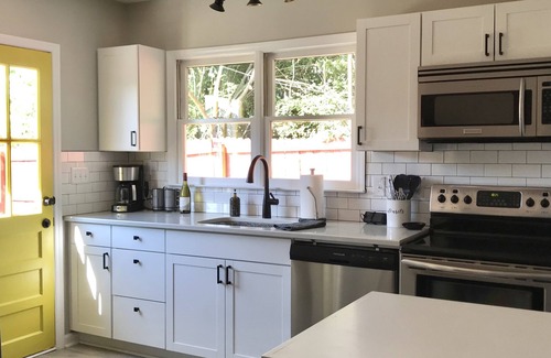 Downtown Casa | Downtown Delight - Stylish Private Walk to City Center