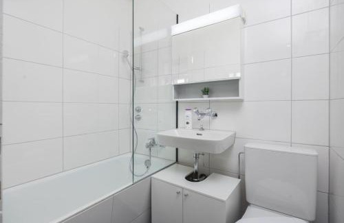 Sihlfeld Apartamento | Downtown Deluxe Studio with Queen Bed BE-55
