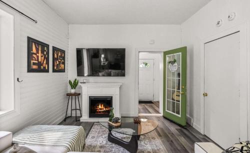 Drumheller Casa | Downtown Den - Steps Away from Worlds Largest Dino