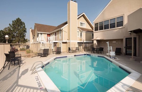 Highland Casa | Downtown Denver Accommodation w/ Living Area | Free Parking & Breakfast