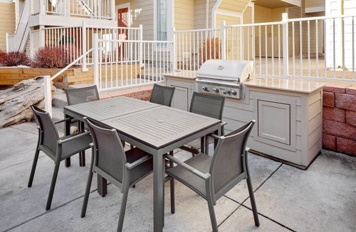 Highland Casa | Downtown Denver Accommodation w/ Living Area | Free Parking & Breakfast