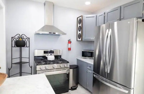 Jefferson Chalmers Casa | Downtown Detroit Family Escape