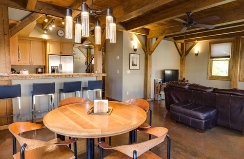 Durango Casa | Downtown Durango-Nuevo marco de madera a medida: la cochera