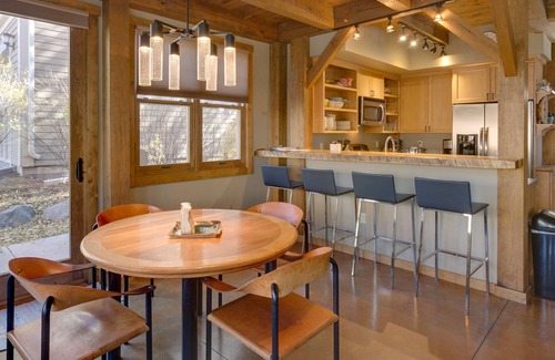 Durango Casa | Downtown Durango-Nuevo marco de madera a medida: la cochera