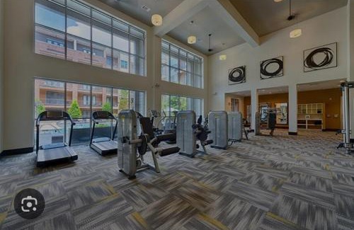 East Downtown Houston Apartamento | Downtown Elegance Upscale Houston King Retreat