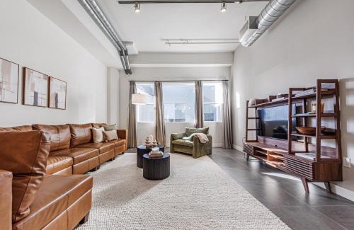 Historic Core Apartamento | Downtown Escape - 2BR w Skyline Views & Hot Tub
