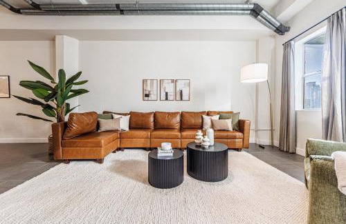 Historic Core Apartamento | Downtown Escape - 2BR w Skyline Views & Hot Tub