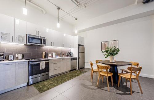 Historic Core Apartamento | Downtown Escape - 2BR w Skyline Views & Hot Tub