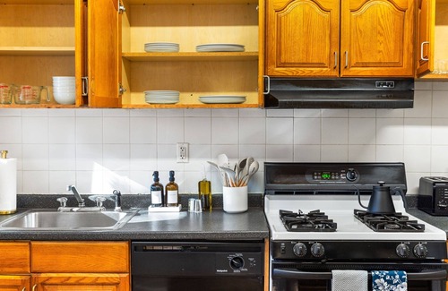 Squirrel Hill Casa | Downtown Escape: 3Br - Game/Movie Room - Foosball