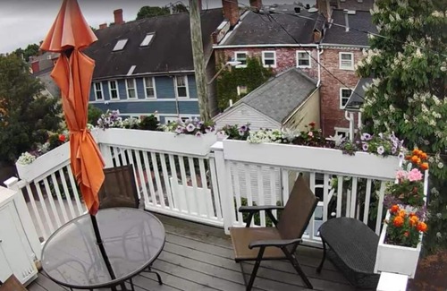 Portsmouth Apartamento | Downtown Escape ❤️ Deck, Fireplace, 95 WalkScore
