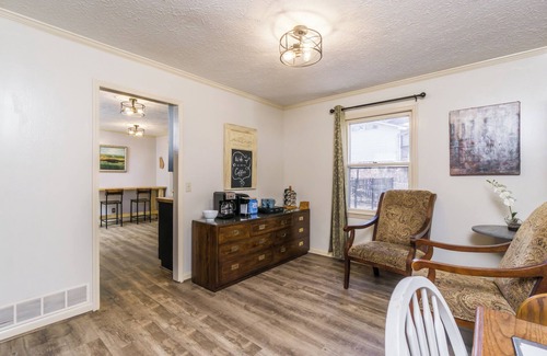 Dahlonega Casa | Downtown Family Retreat-Minutes to Dahlonega/Pool/5 Beds/3.5 Baths!