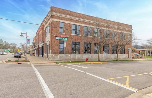 Fennville Casa | Downtown Fennville - Luxury City Lofts - Short distance to Lake Michigan