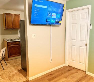Fort Smith Apartamento | Downtown Fort Smith Apartment with Yard Pet Friendly