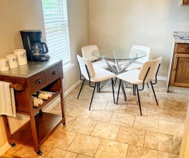 Fort Smith Apartamento | Downtown Fort Smith Apartment with Yard Pet Friendly