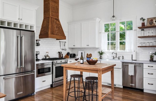 Historic Downtown Franklin Casa | Downtown Franklin Farmhouse 2. Steps to Dining, Shops & Cafes