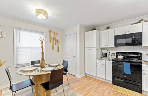 Frederick Apartamento | Downtown Frederick retreat with parking. Dog- and baby-friendly!