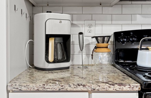 Frederick Apartamento | Downtown Frederick retreat with parking. Dog- and baby-friendly!