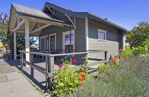 Friday Harbor Casa | Downtown Friday Harbor! Adults Only (CCS#4)