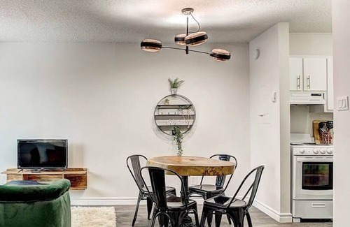 Latin Quarter Apartamento | Downtown Fun Space /W Balcony And Queen Bed