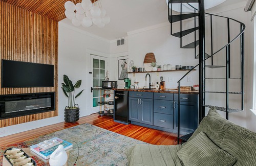 Staunton Apartamento | Downtown Funk: NEW Luxury Unit + Walk Downtown