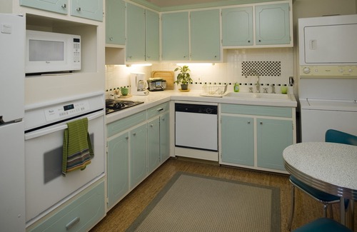 Spanish Town Historic District Apartamento | Downtown Furnished Luxury Executive rental, Circa 1919