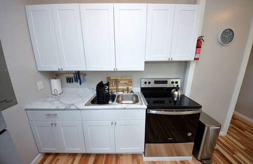 The Gate Apartamento | Downtown Gate District Apartment, Convenient To Everything, King Bed (2FR)