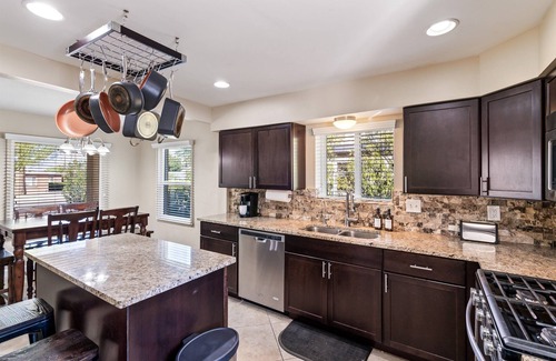 Blenman-Elm Casa | Downtown Gem: 8 Guests - Short drive to Gem Show!