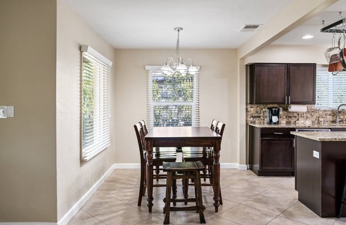 Blenman-Elm Casa | Downtown Gem: 8 Guests - Short drive to Gem Show!