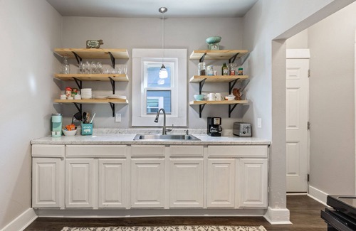 Waco Cabaña | Downtown Gem near Silos, Baylor, Cameron Park...