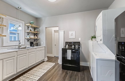 Waco Cabaña | Downtown Gem near Silos, Baylor, Cameron Park...
