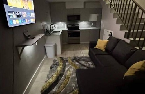 Lake Ridge Apartamento | Downtown Getaway Home