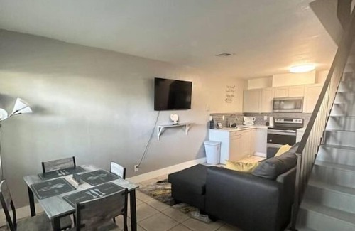 Lake Ridge Apartamento | Downtown Getaway Home