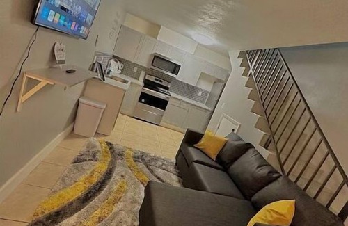 Lake Ridge Apartamento | Downtown Getaway Home