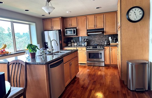 Gig Harbor Casa | Downtown Gig Harbor -quaint- walking distance to the pier and waterfront