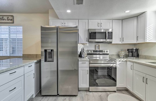 Gilbert Condominio | Downtown Gilbert Condo w/ Screened Porch!