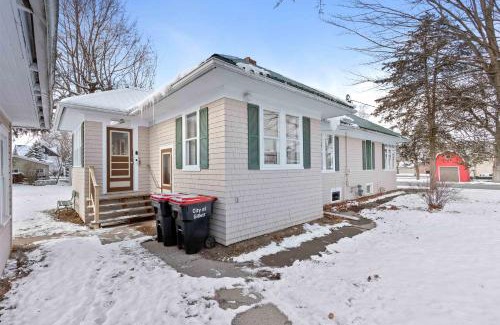 Gillett Casa | Downtown Gillett Bungalow, Fireplace, 3B, Historic
