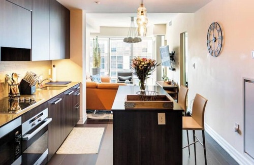 Financial District Condominio | Downtown Gorgeous Luxury Condo 1 B+Den+2 full bath