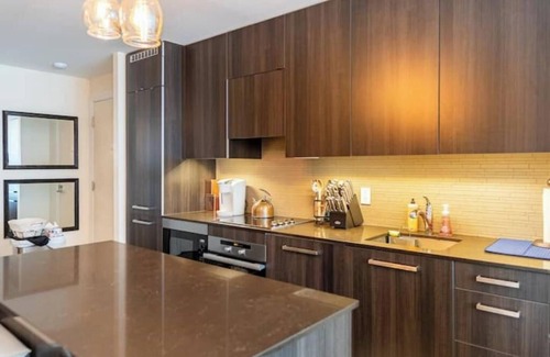 Financial District Condominio | Downtown Gorgeous Luxury Condo 1 B+Den+2 full bath
